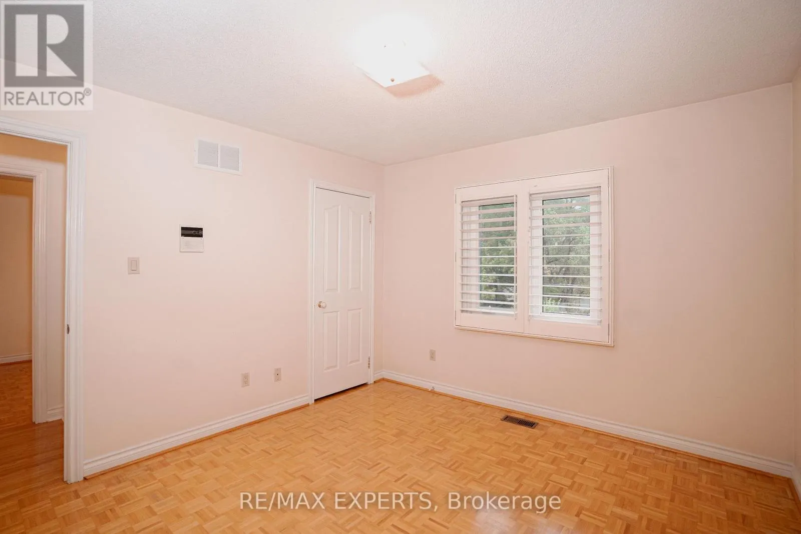 48 INGLESIDE DRIVE