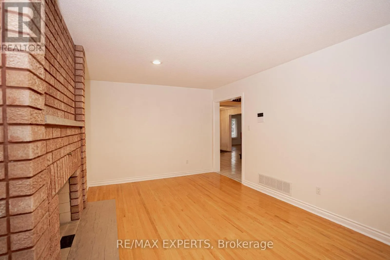 48 INGLESIDE DRIVE