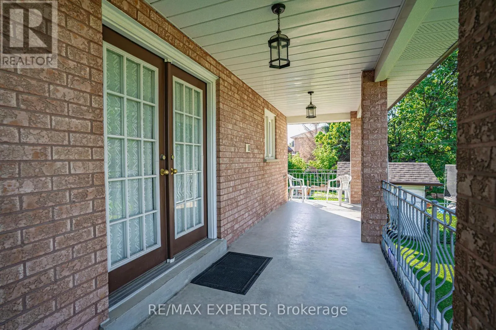 48 INGLESIDE DRIVE