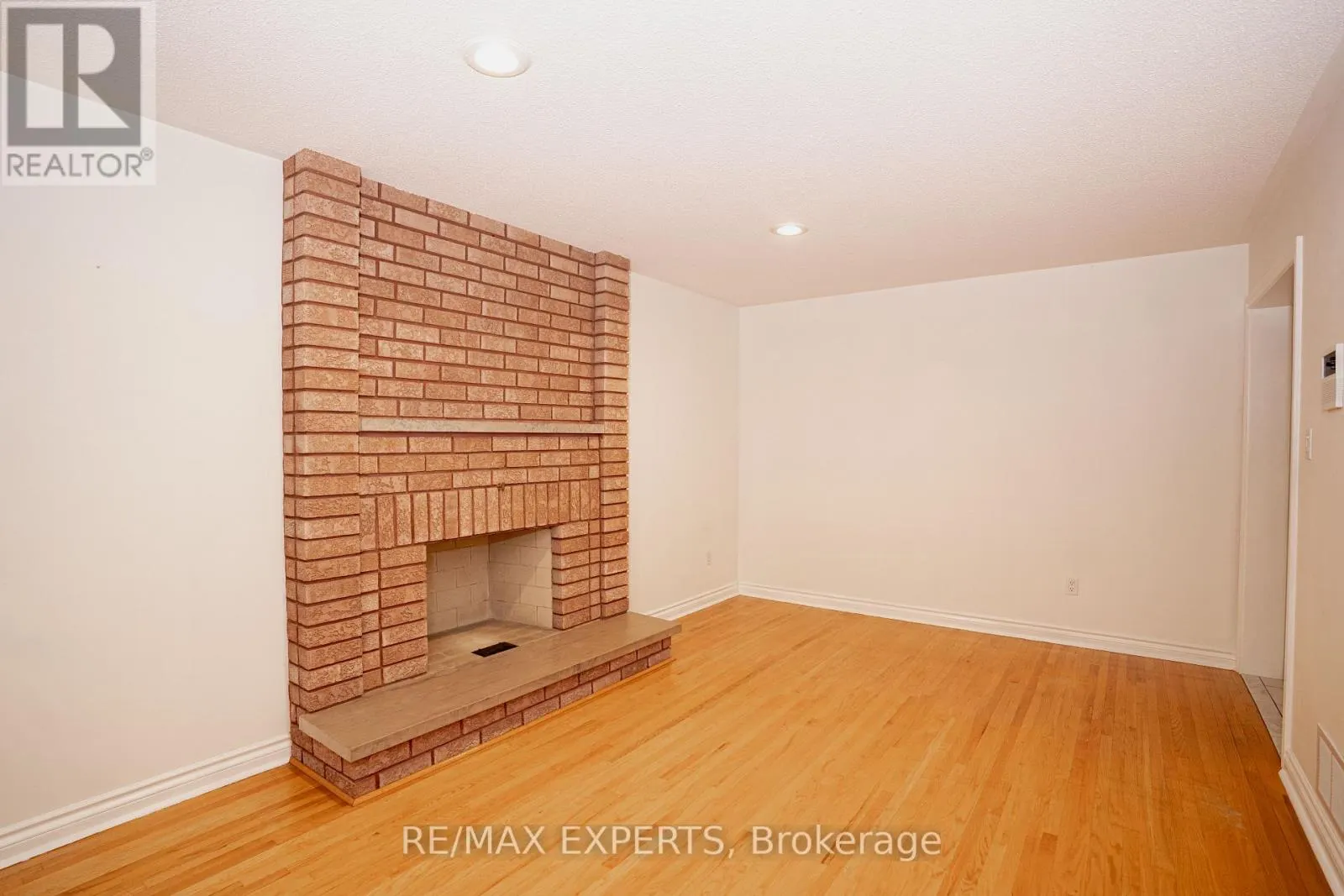 48 INGLESIDE DRIVE