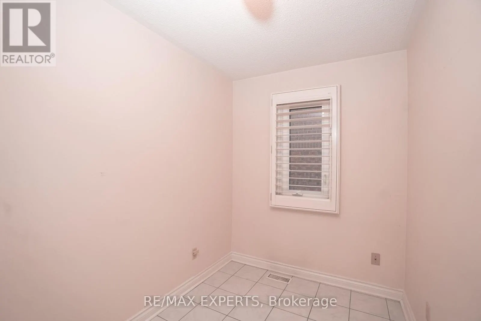 48 INGLESIDE DRIVE