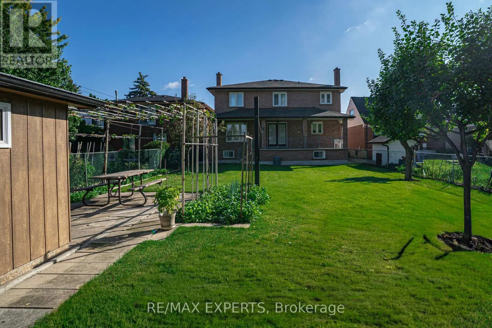 48 INGLESIDE DRIVE