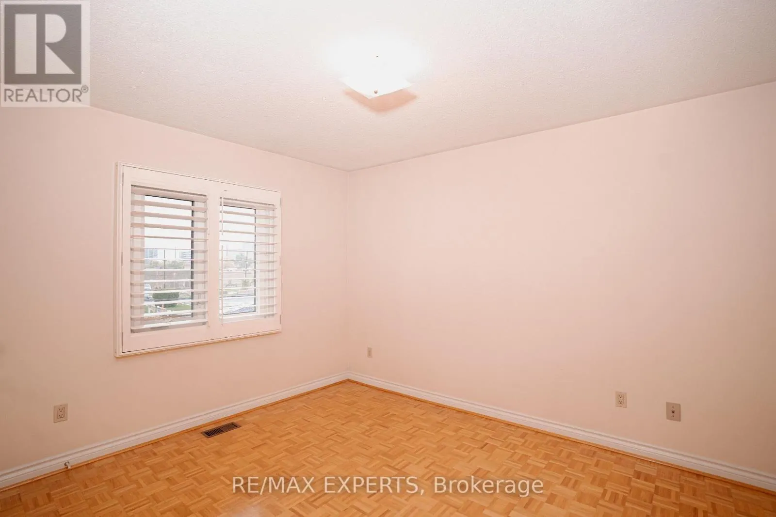 48 INGLESIDE DRIVE
