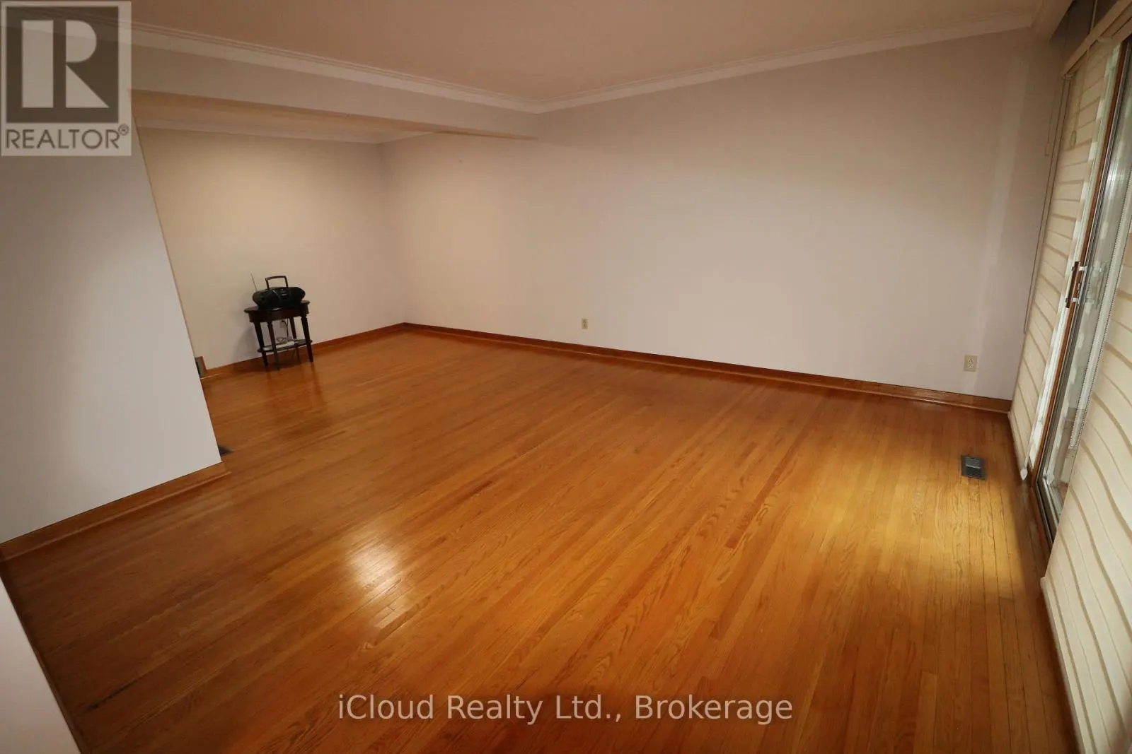 61 ROCKBANK CRESCENT