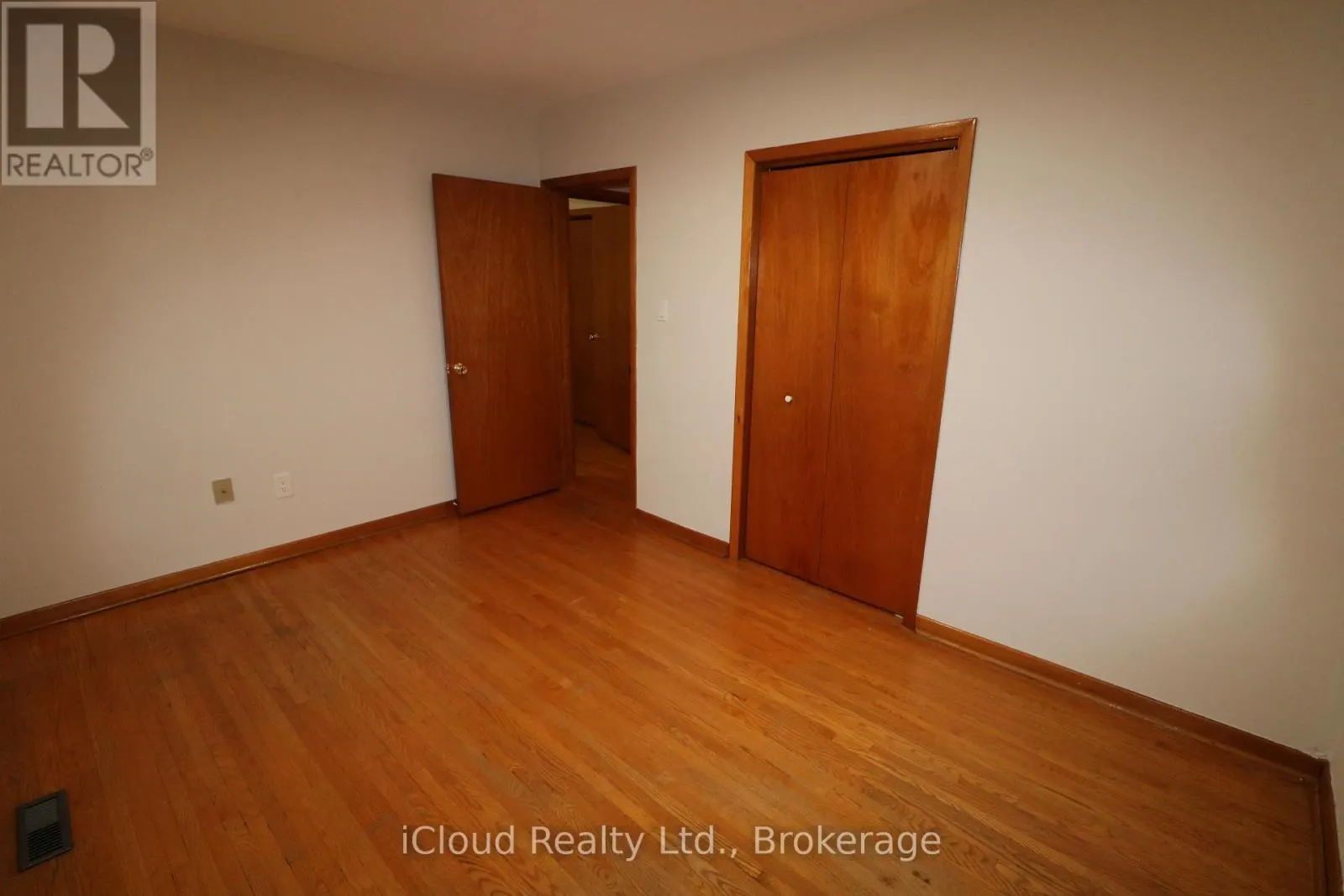 61 ROCKBANK CRESCENT