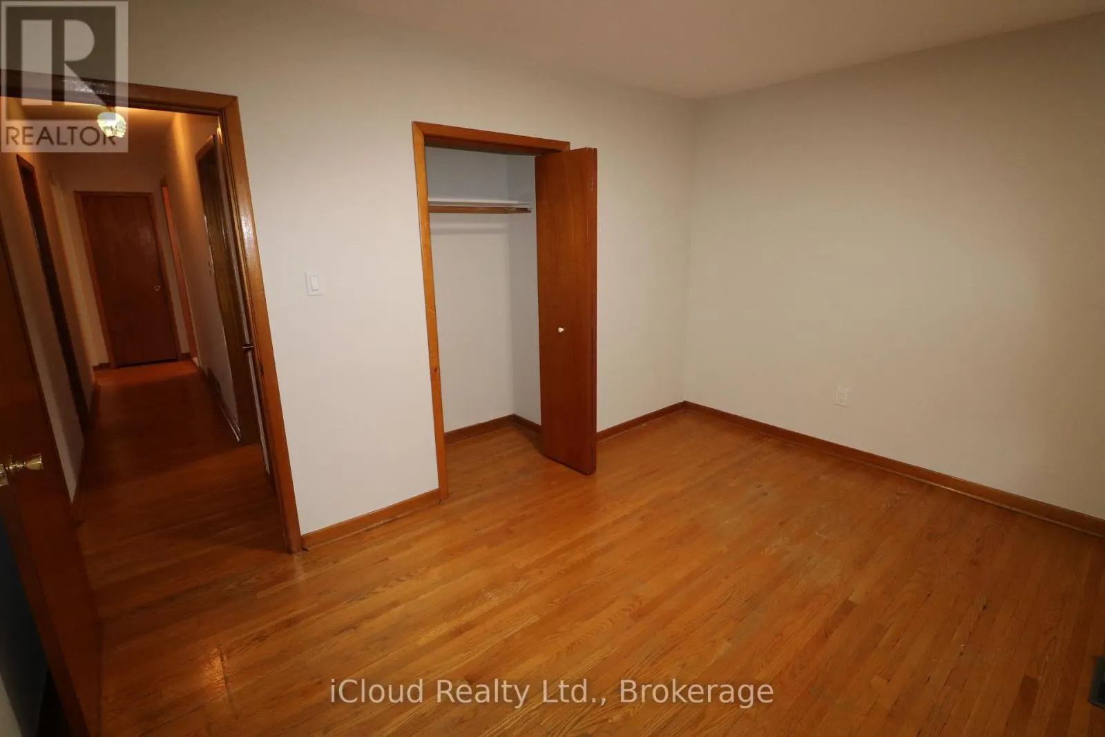 61 ROCKBANK CRESCENT