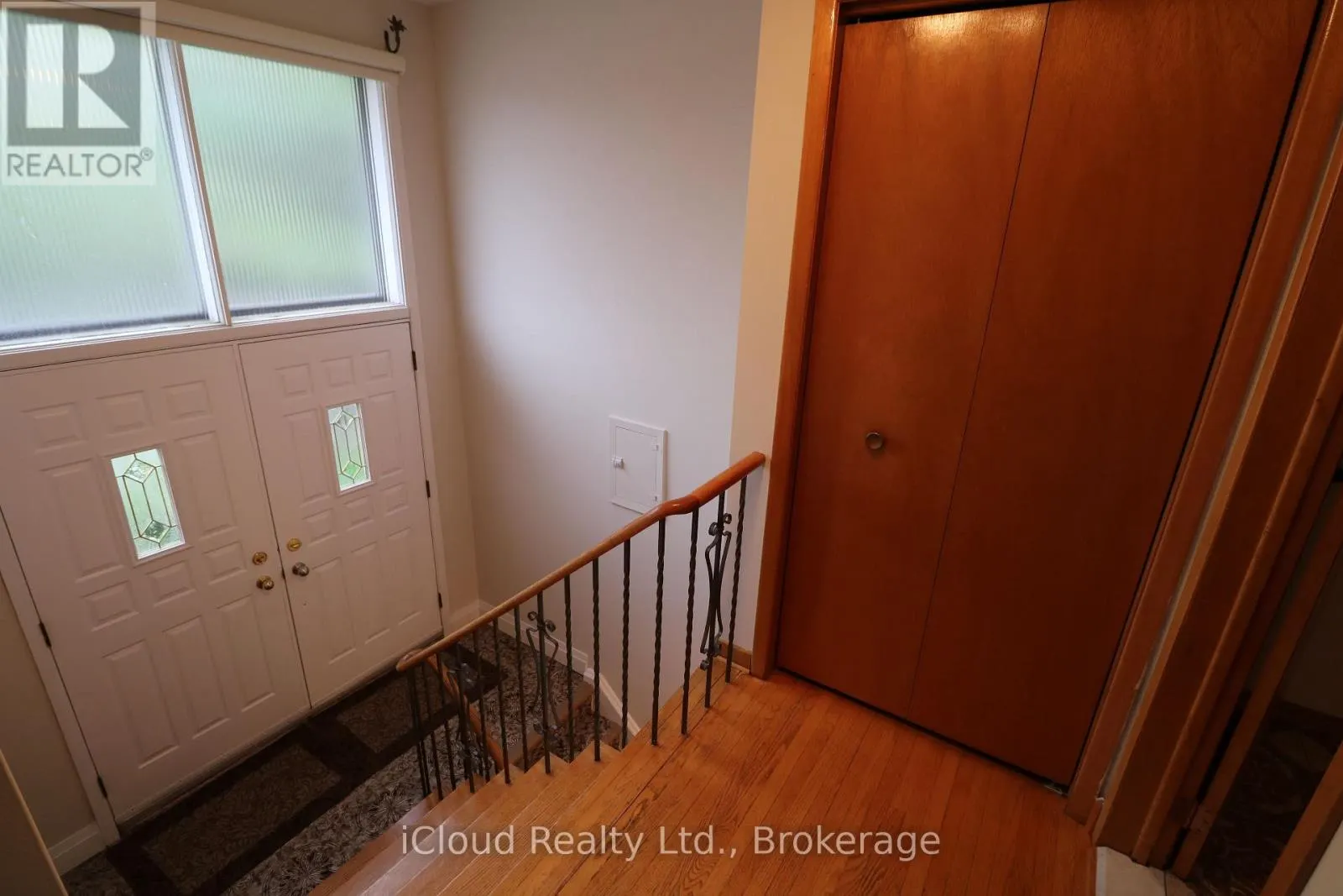 61 ROCKBANK CRESCENT
