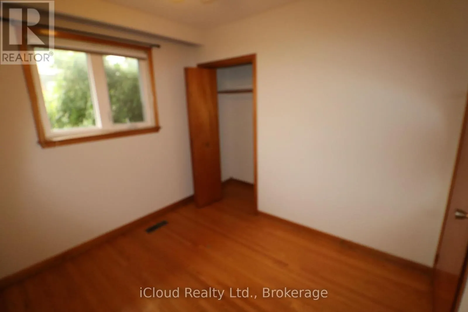 61 ROCKBANK CRESCENT