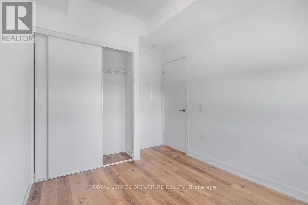 316 - 395 DUNDAS STREET W