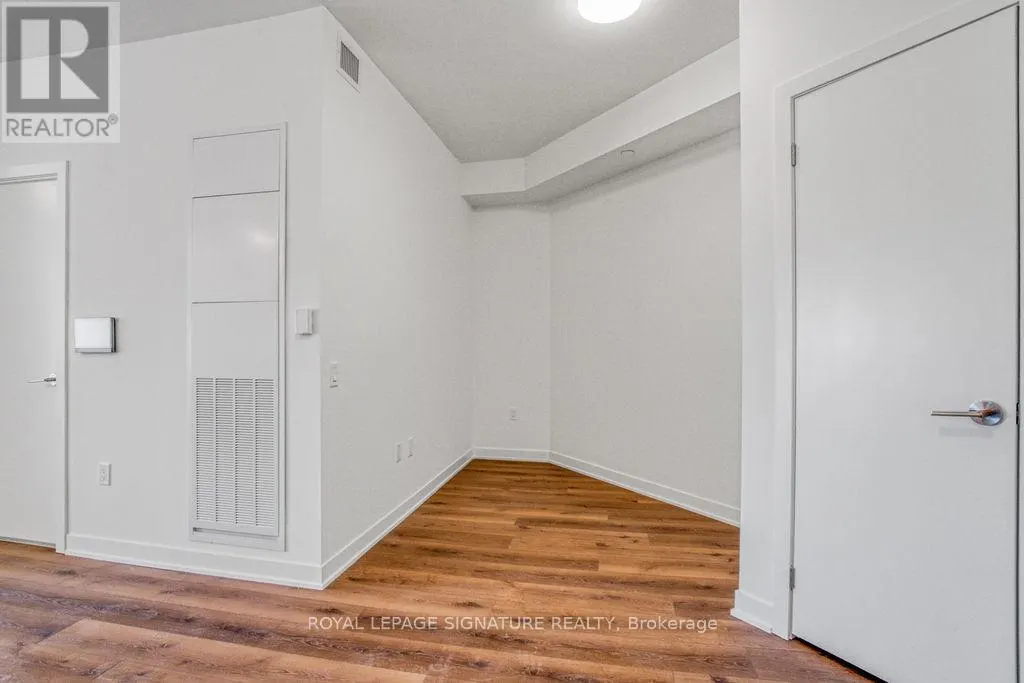 316 - 395 DUNDAS STREET W