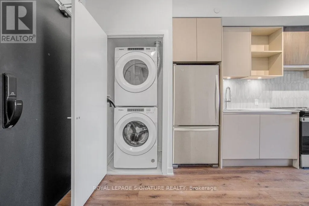 316 - 395 DUNDAS STREET W