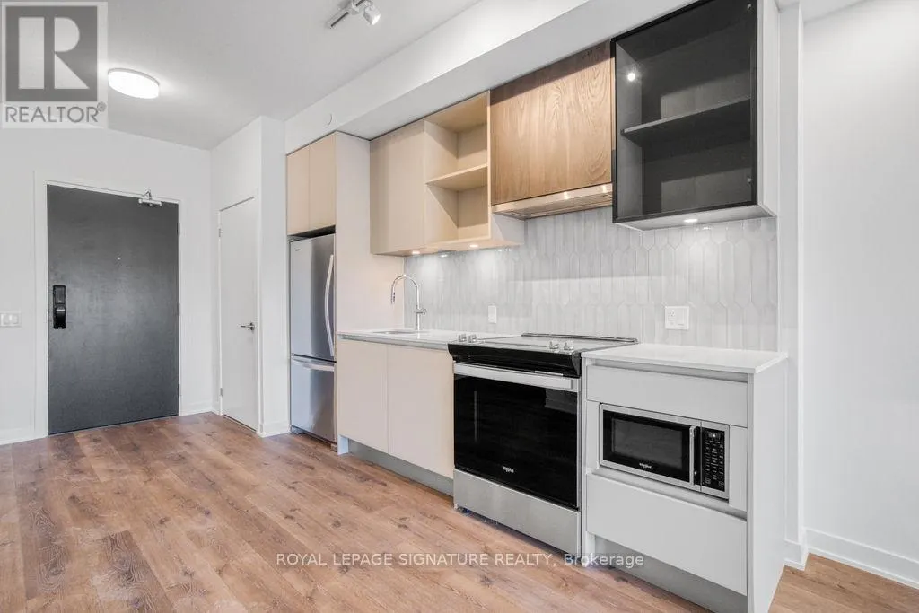 316 - 395 DUNDAS STREET W