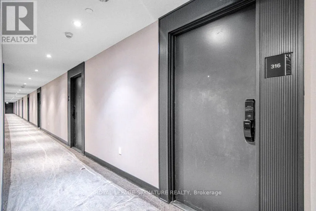 316 - 395 DUNDAS STREET W
