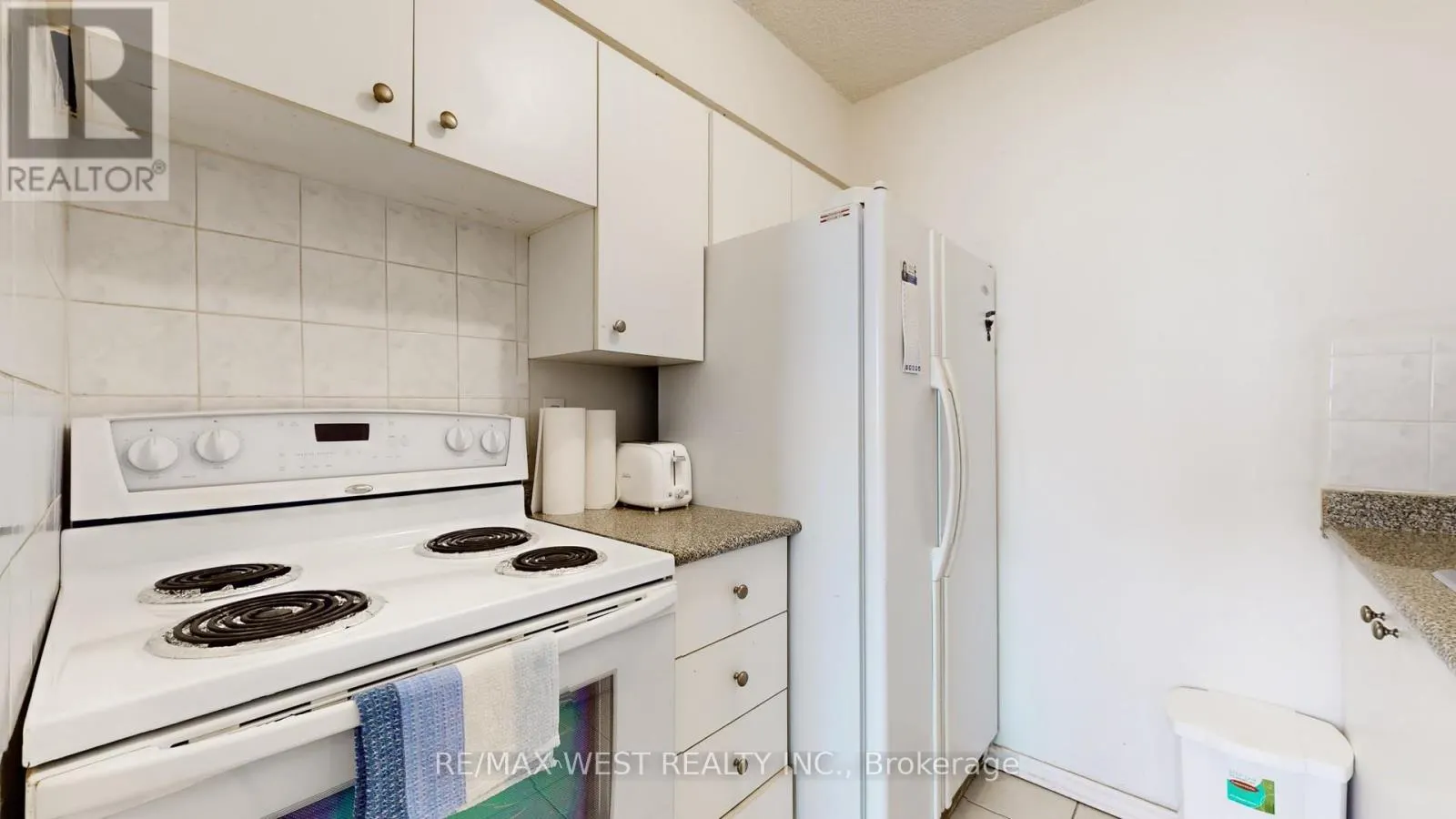 210 - 940 CALEDONIA ROAD