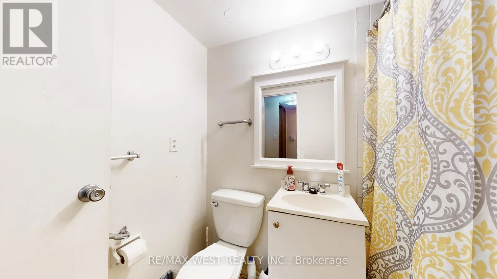 210 - 940 CALEDONIA ROAD