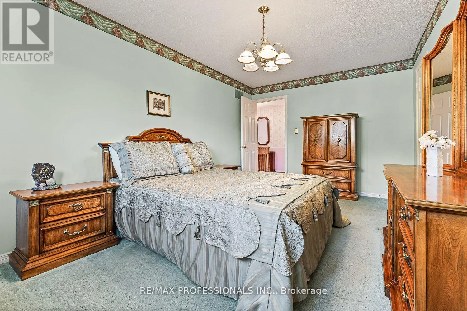 41 MCCABE CRESCENT