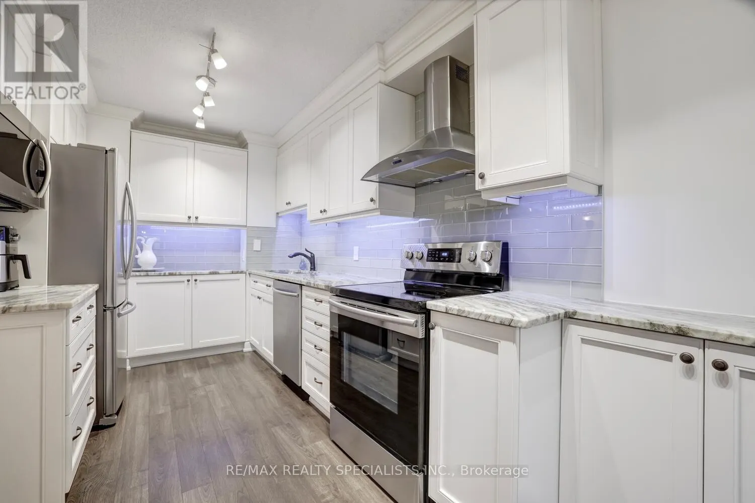 203 - 965 INVERHOUSE DRIVE