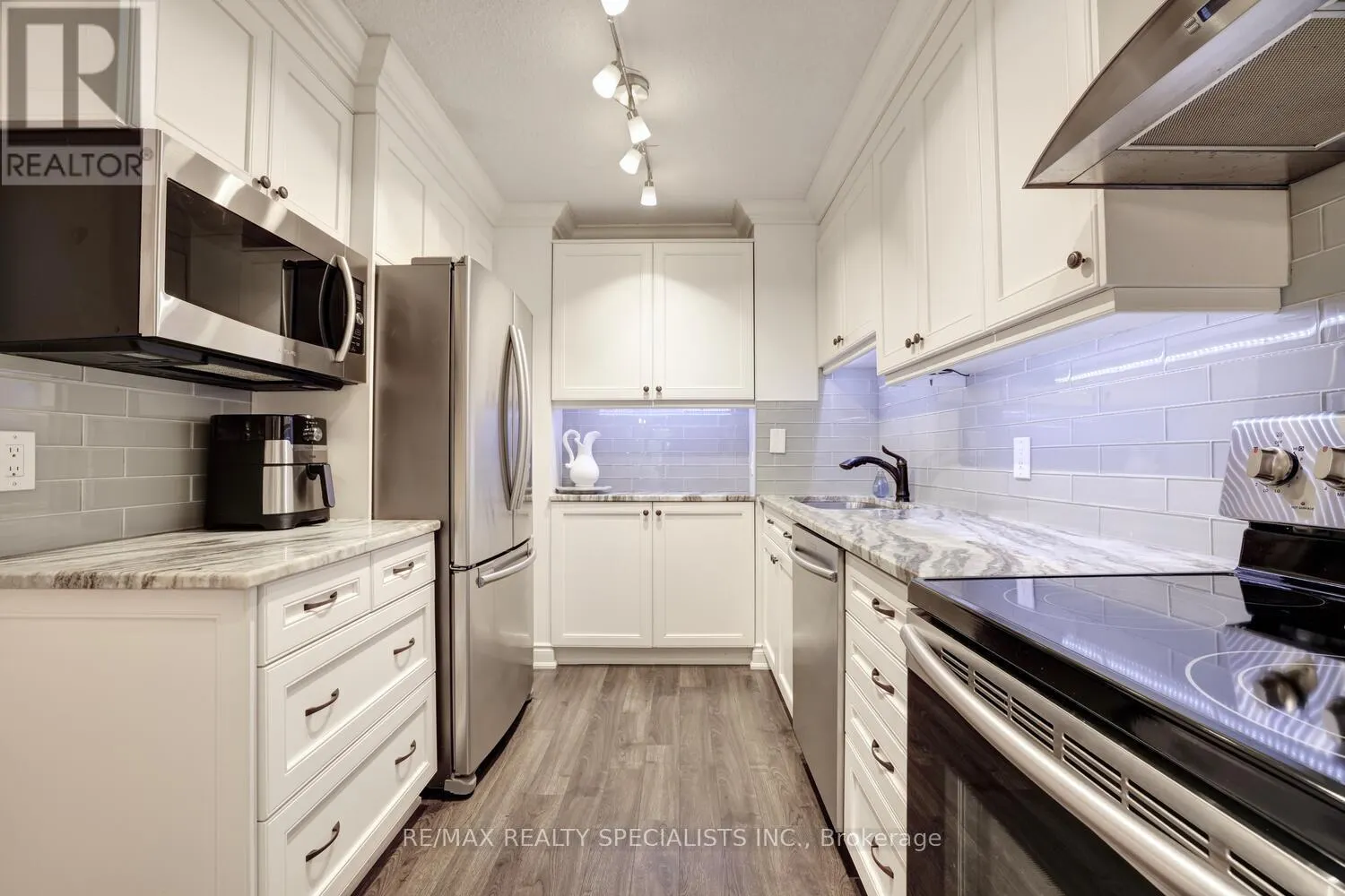 203 - 965 INVERHOUSE DRIVE