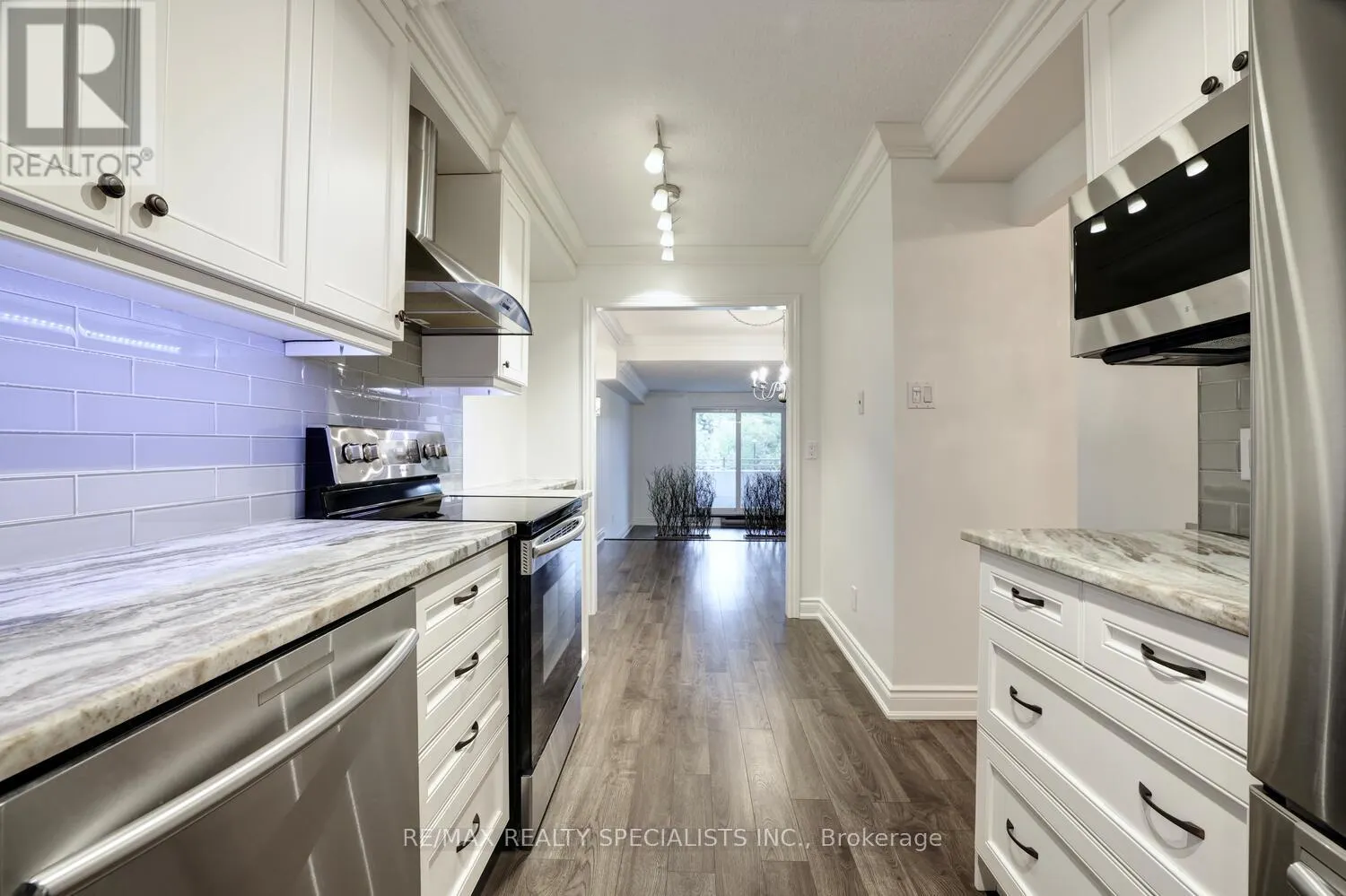 203 - 965 INVERHOUSE DRIVE