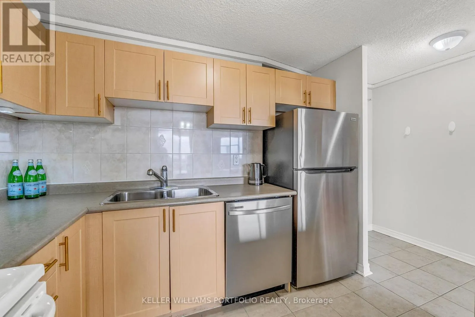 901 - 2900 BATTLEFORD ROAD