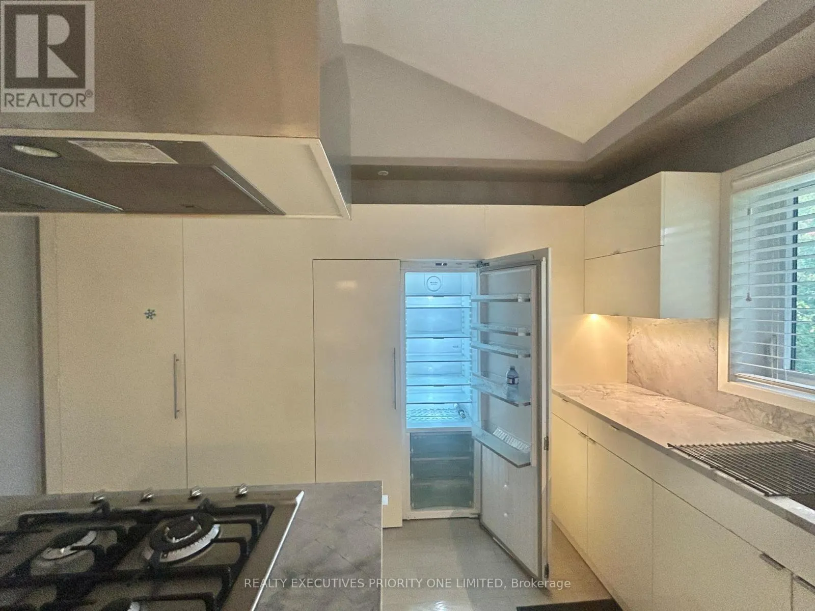 2486 EDENHURST DRIVE