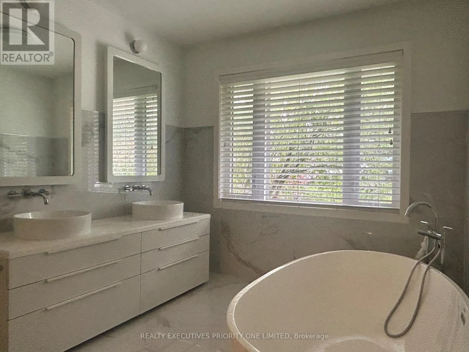2486 EDENHURST DRIVE