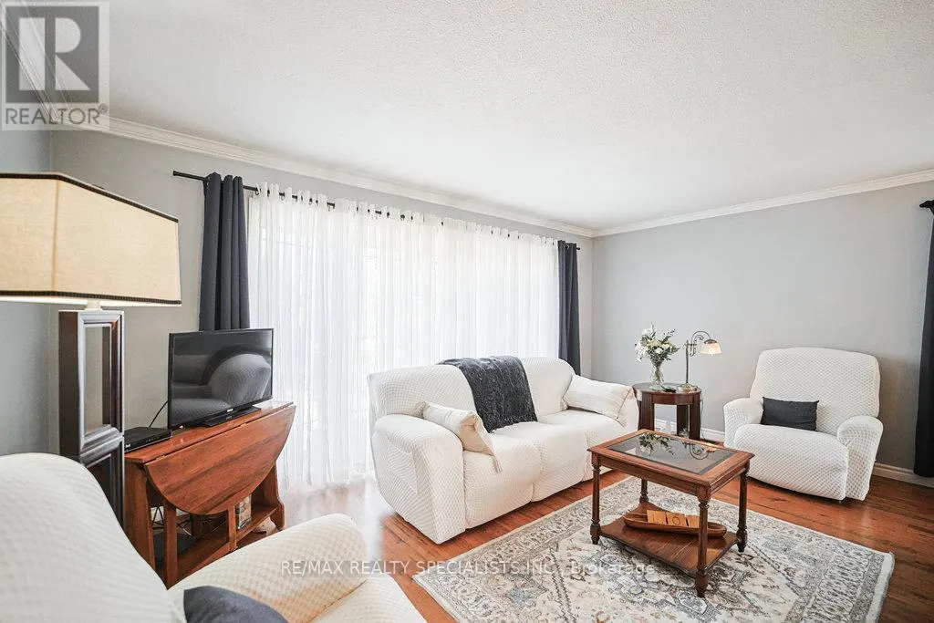 28 BROMLEY CRESCENT
