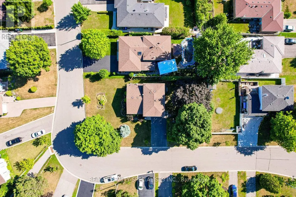 28 BROMLEY CRESCENT