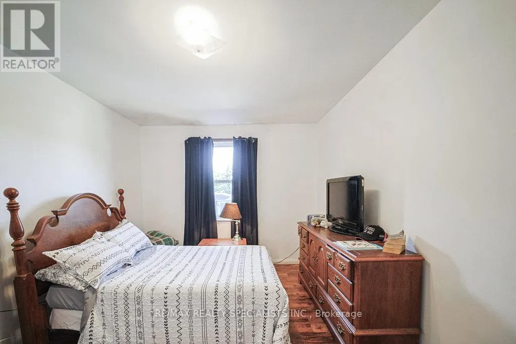 28 BROMLEY CRESCENT