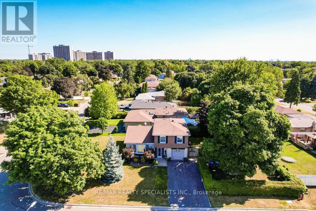 28 BROMLEY CRESCENT
