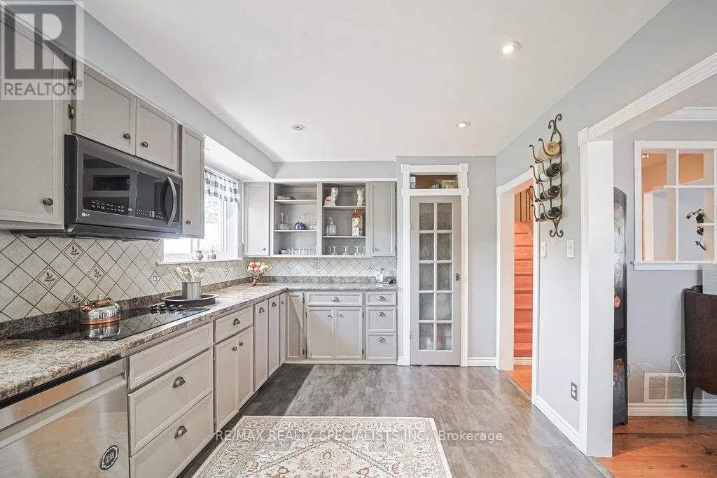 28 BROMLEY CRESCENT