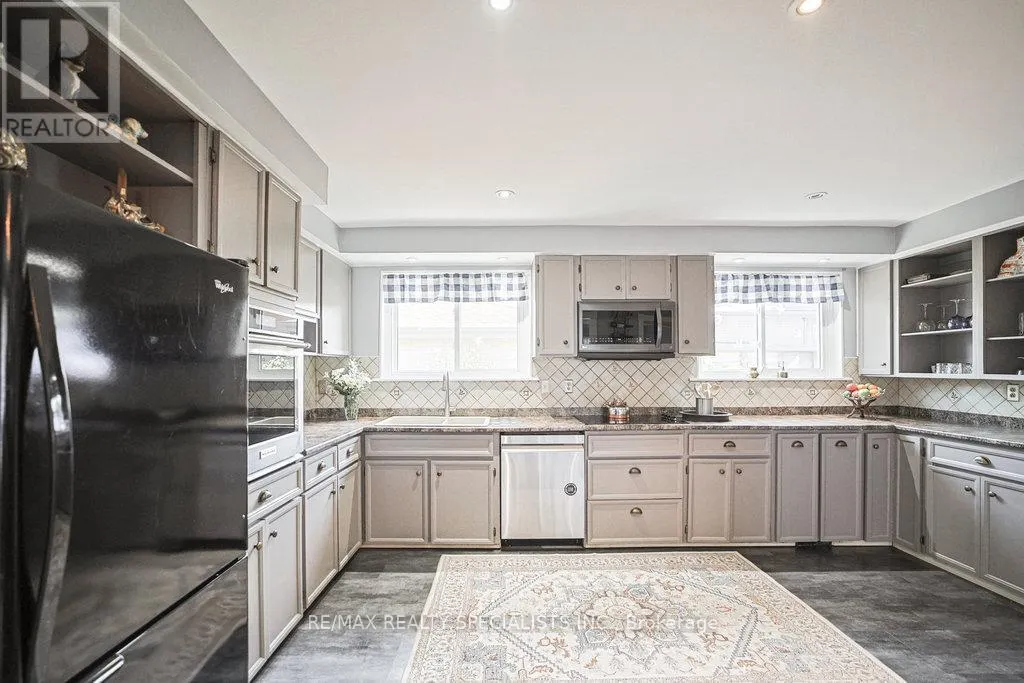 28 BROMLEY CRESCENT