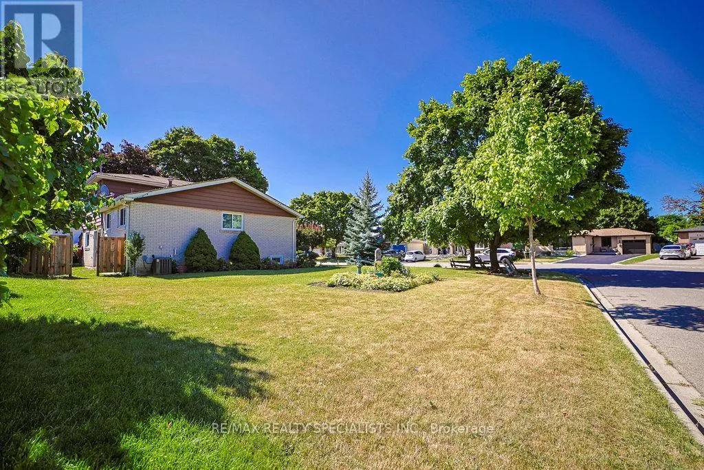 28 BROMLEY CRESCENT