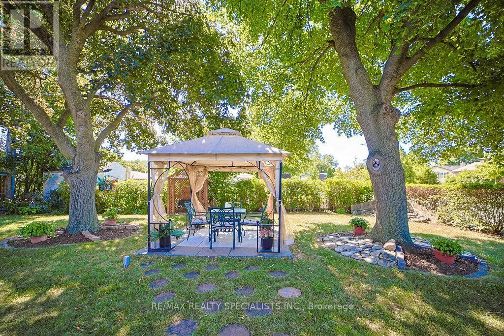 28 BROMLEY CRESCENT