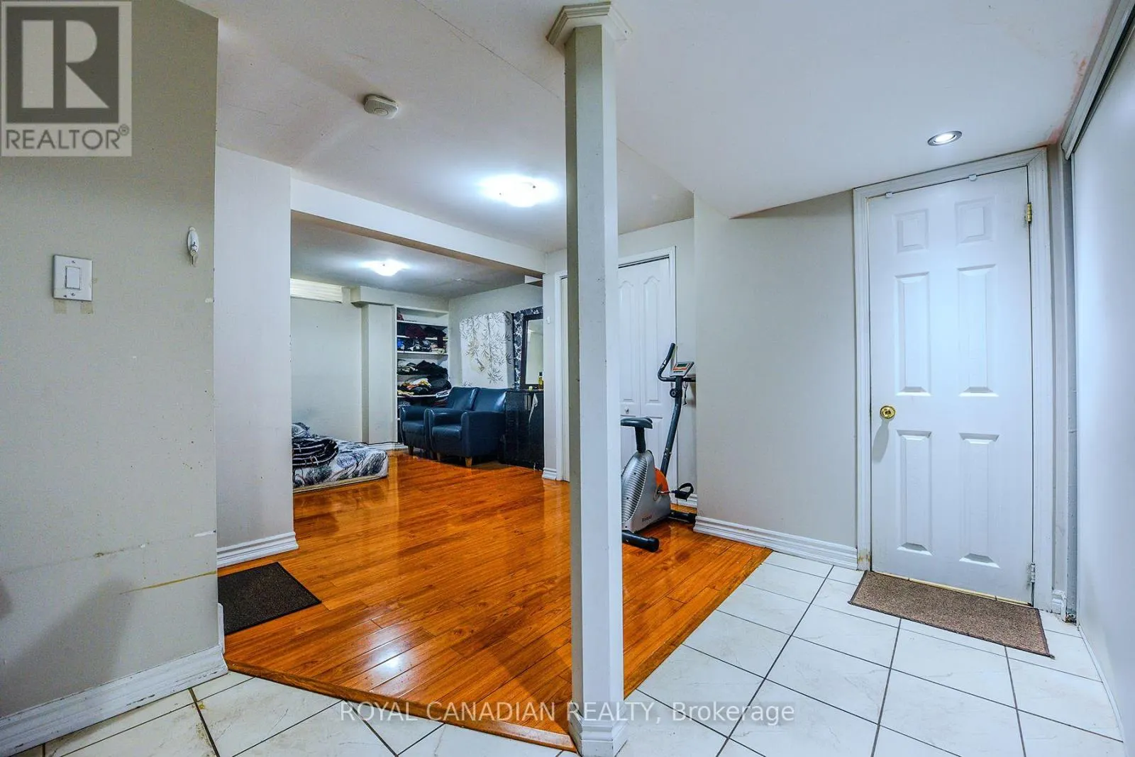 2 MAYBERRY COURT