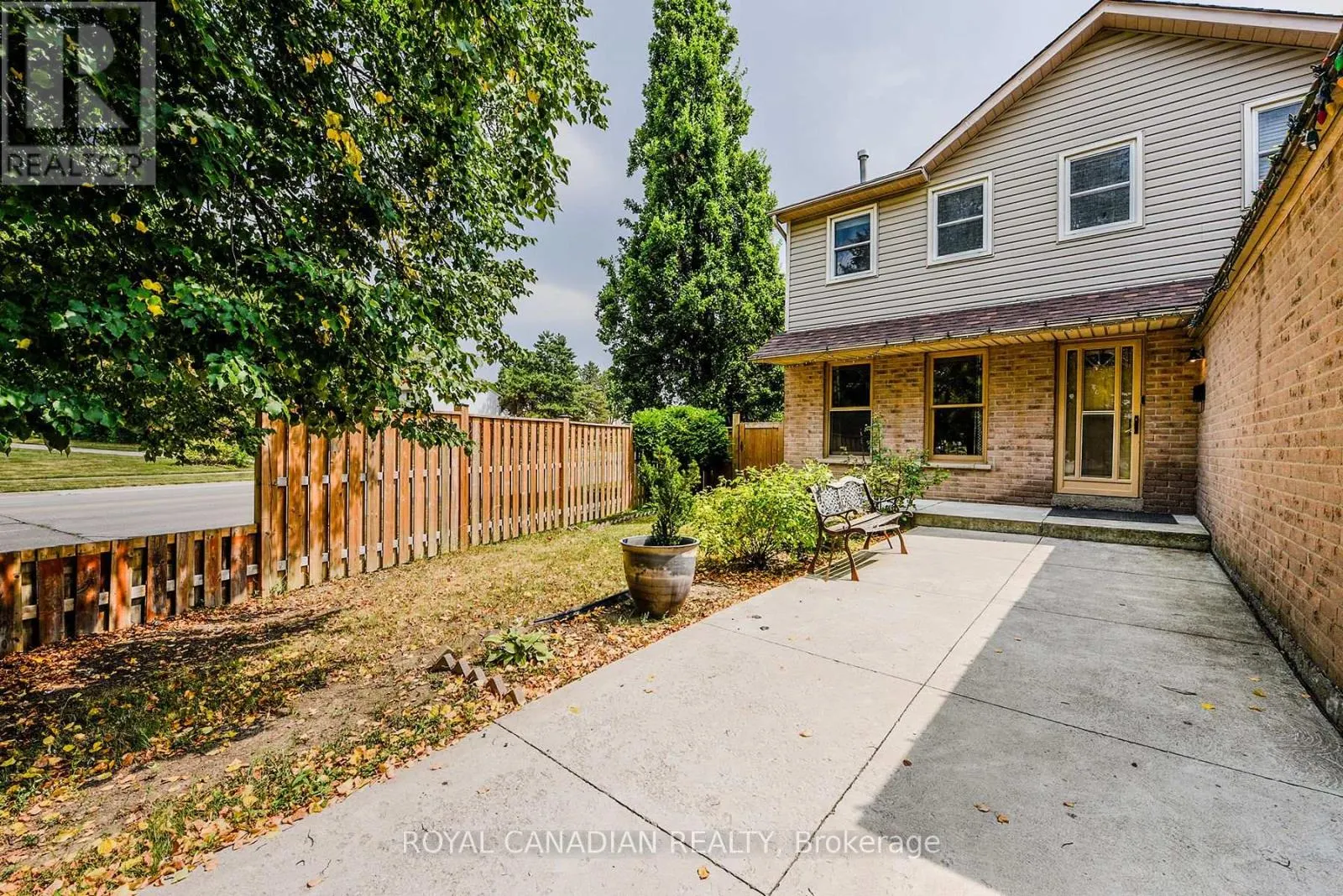 2 MAYBERRY COURT