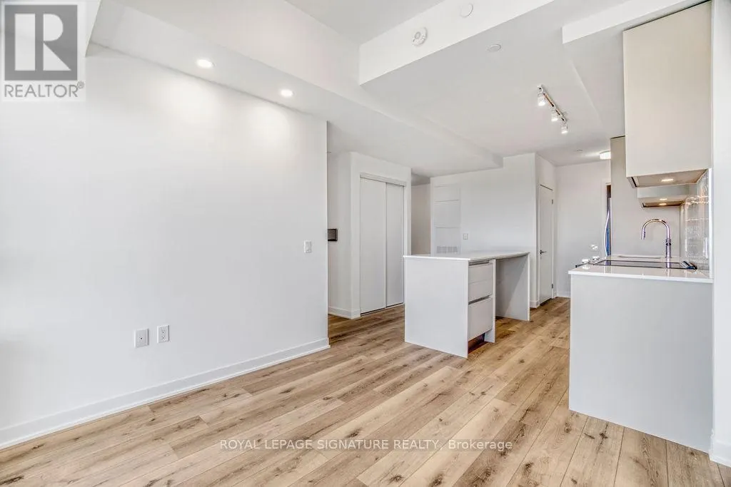 513 - 395 DUNDAS STREET W
