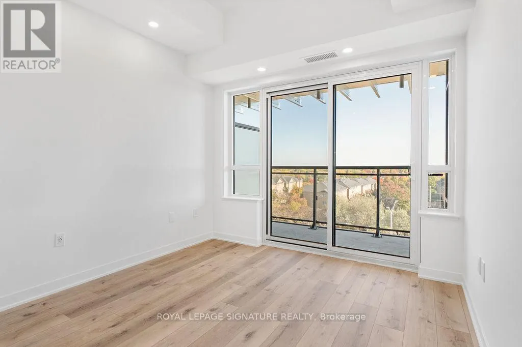 513 - 395 DUNDAS STREET W