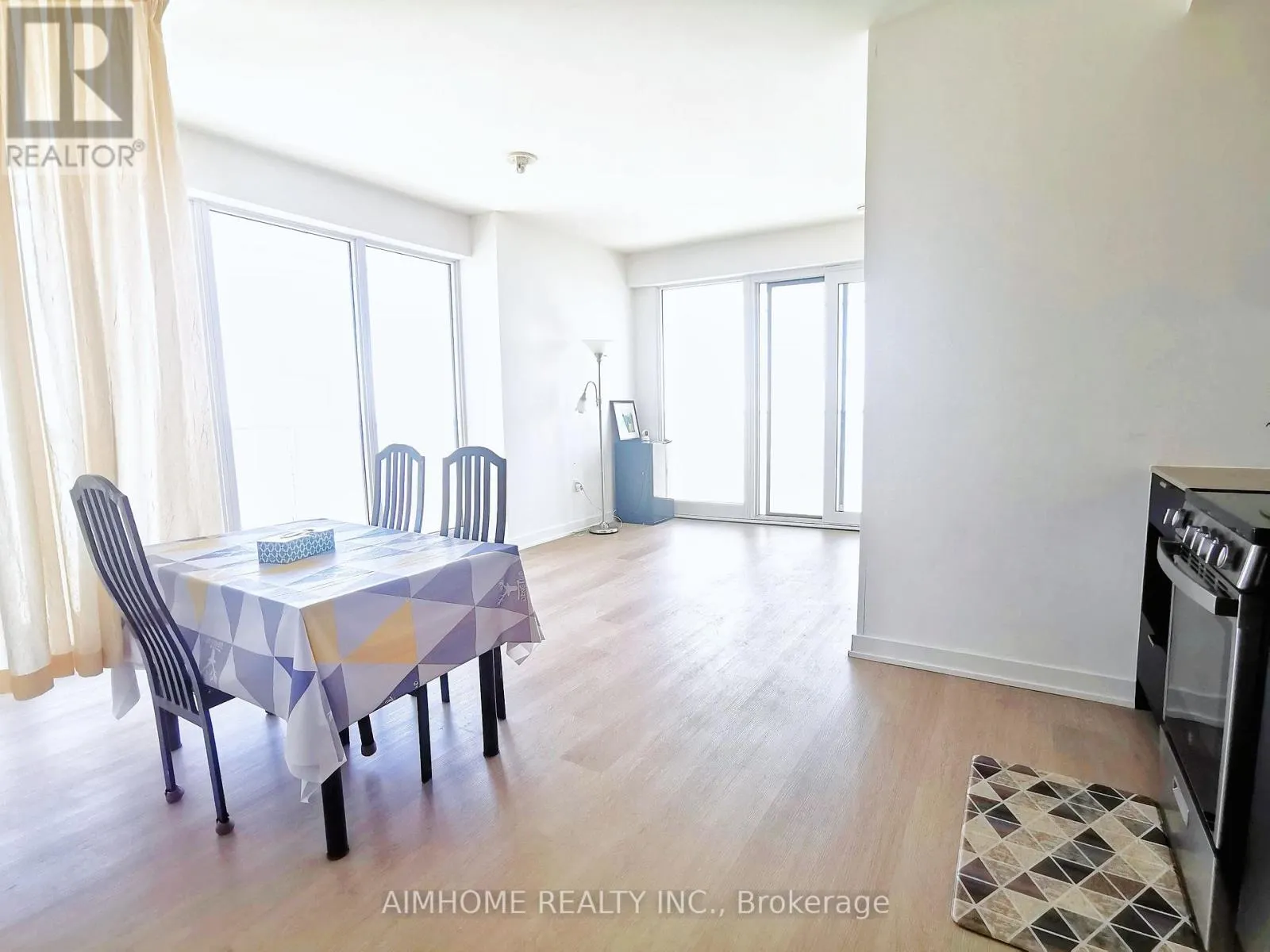 5404 - 3883 QUARTZ ROAD