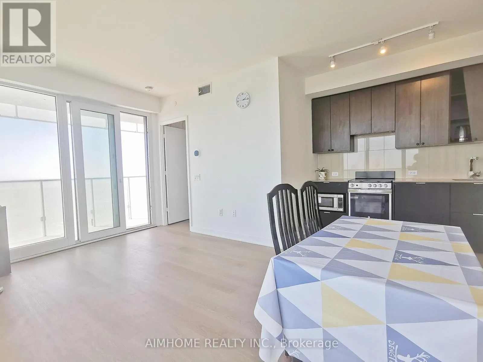 5404 - 3883 QUARTZ ROAD