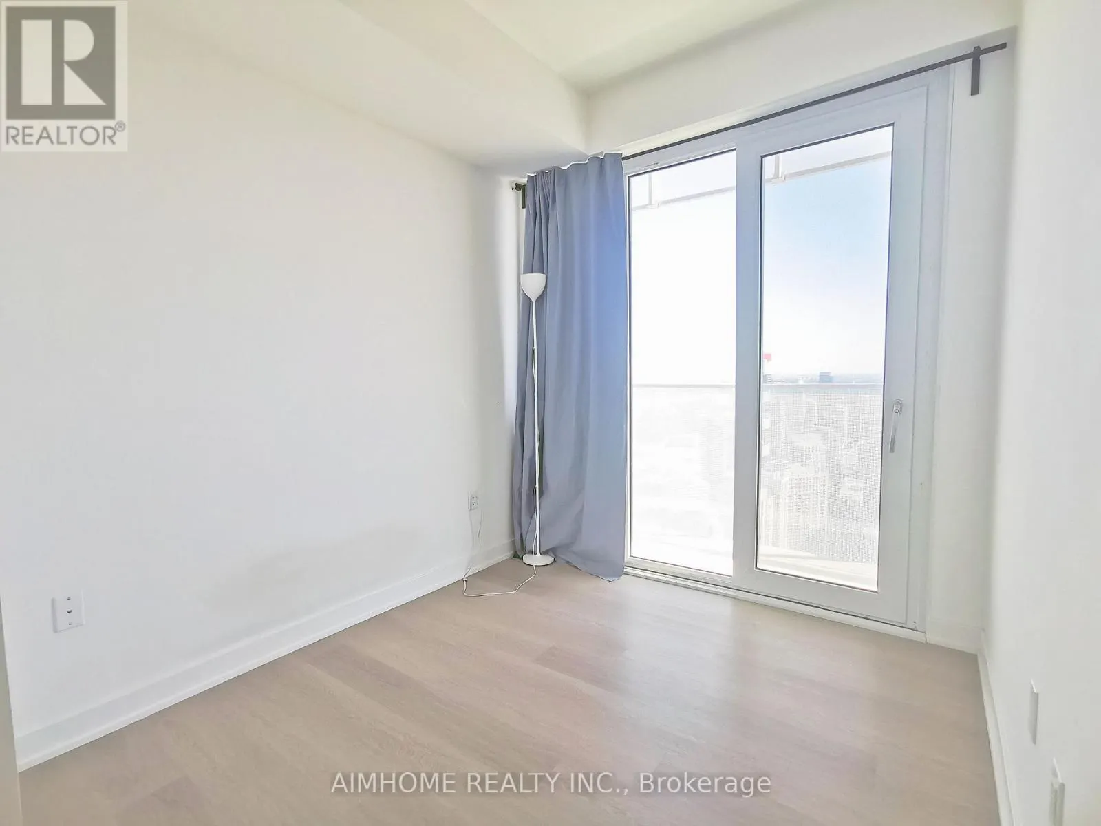 5404 - 3883 QUARTZ ROAD