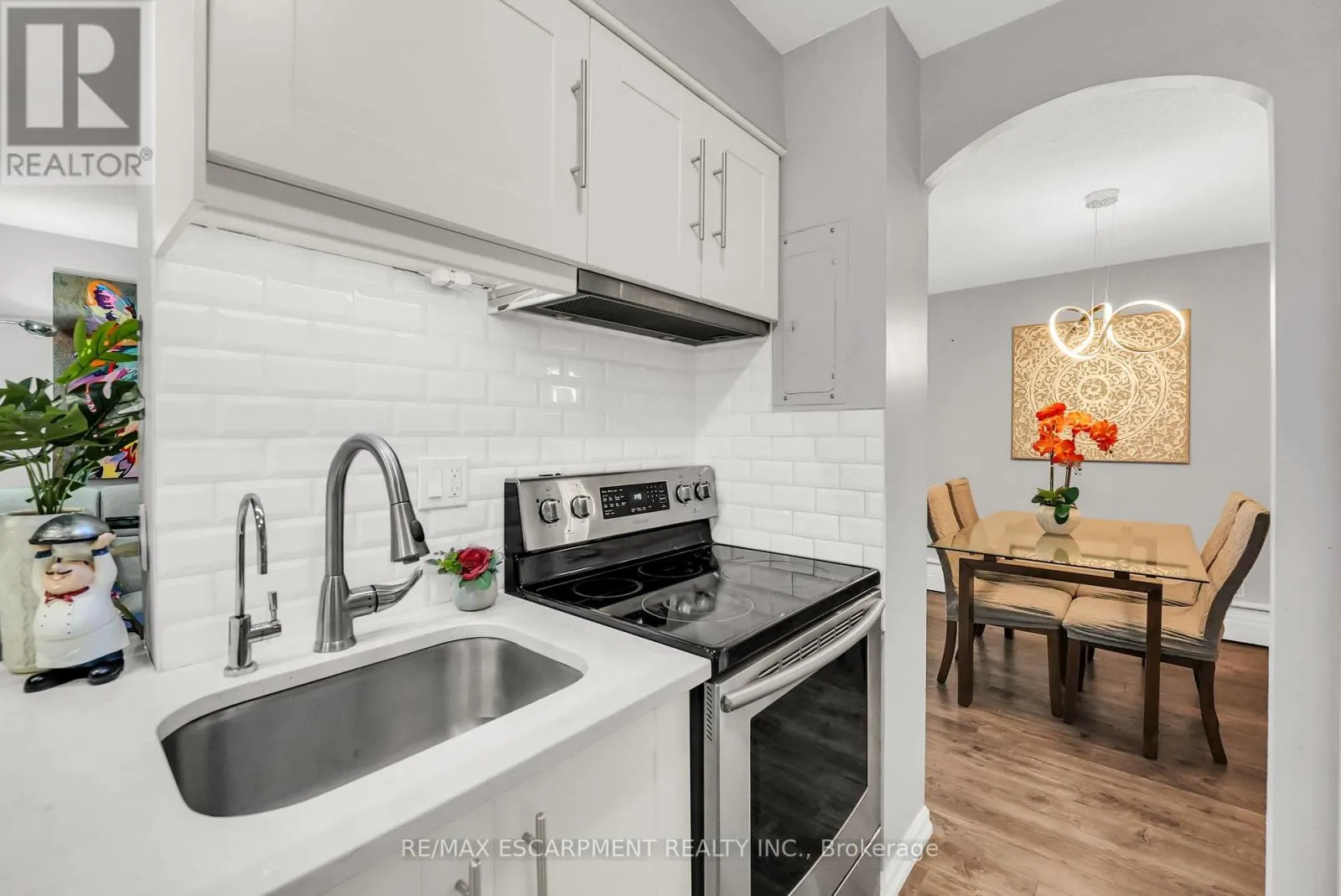 508 - 975 WARWICK COURT