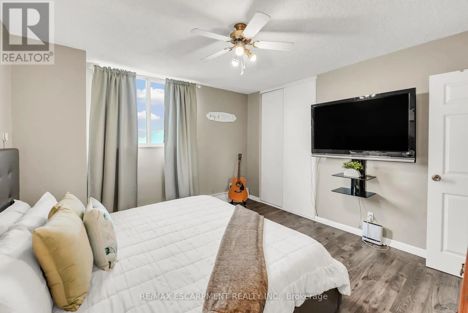 508 - 975 WARWICK COURT