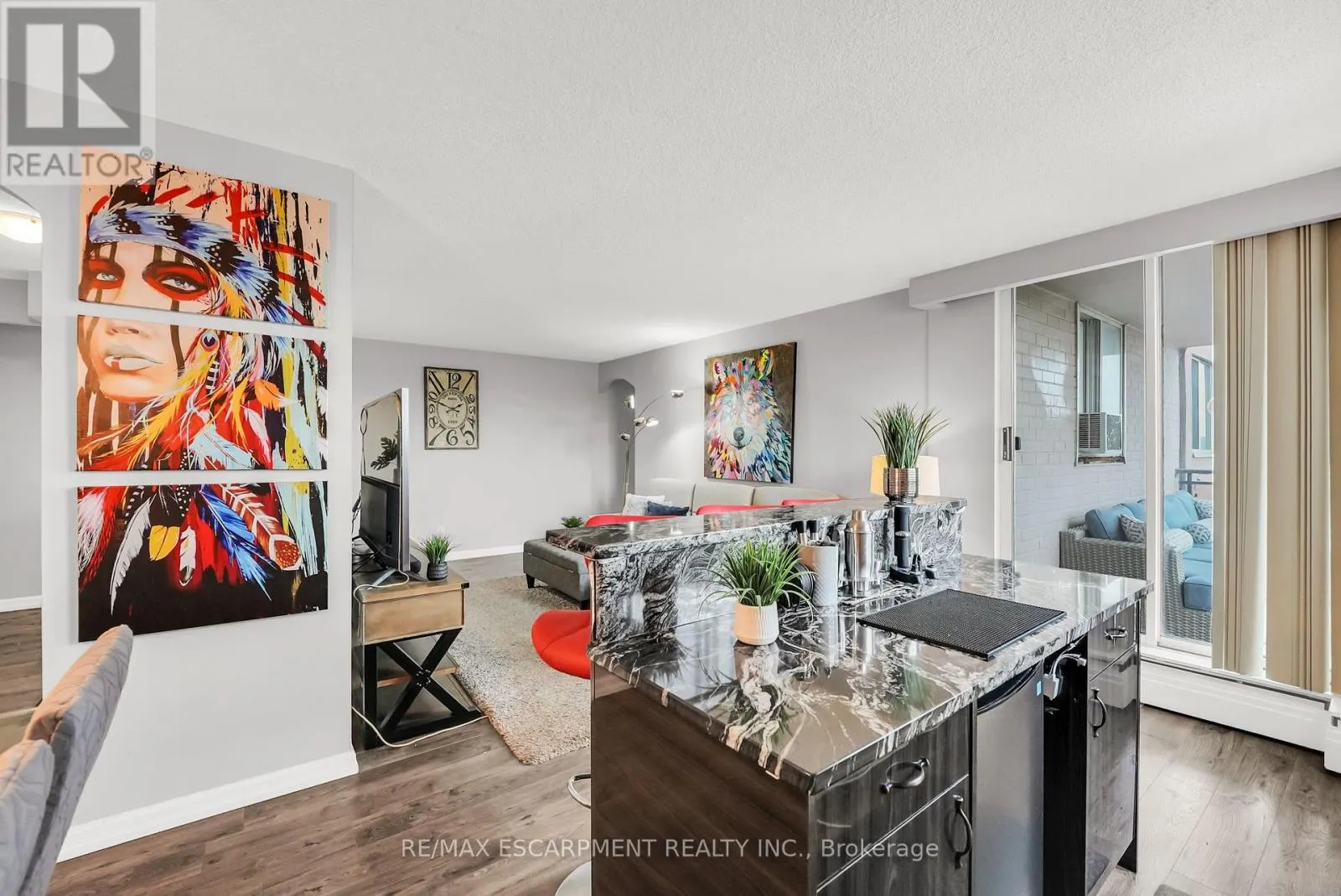508 - 975 WARWICK COURT