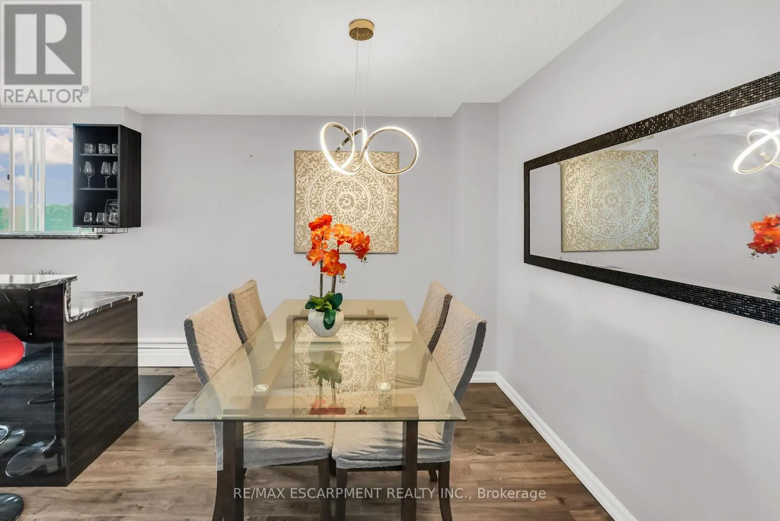 508 - 975 WARWICK COURT