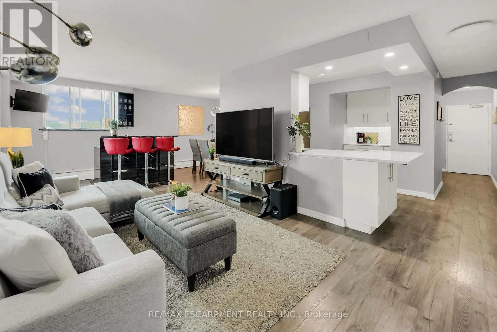 508 - 975 WARWICK COURT