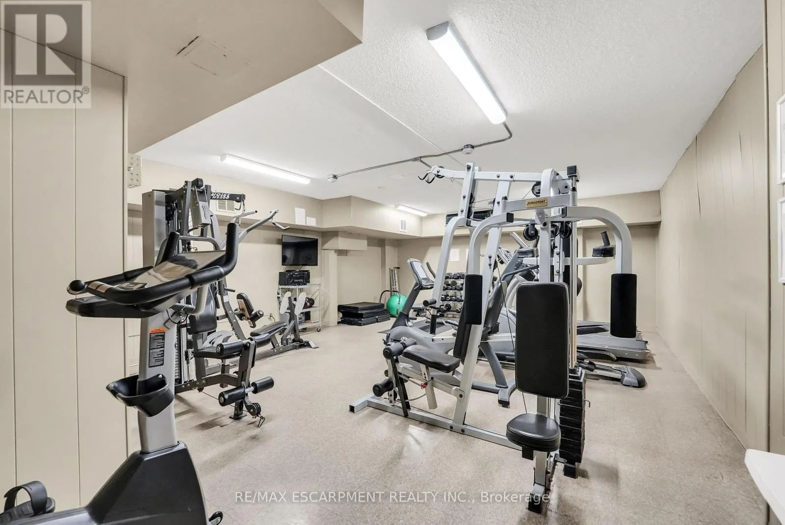 508 - 975 WARWICK COURT