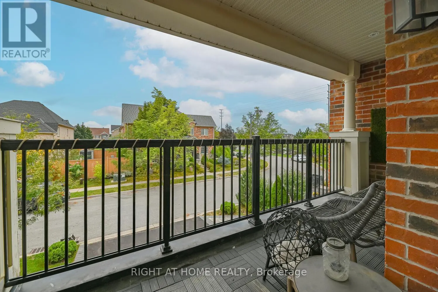64 EVERINGHAM CIRCLE