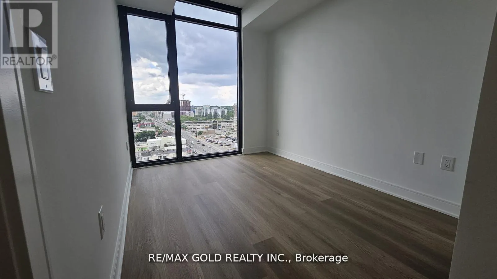 1319 - 86 DUNDAS STREET E