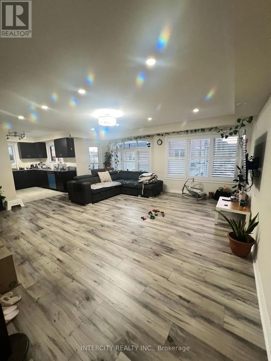 100 - 200 VETERANS DRIVE E